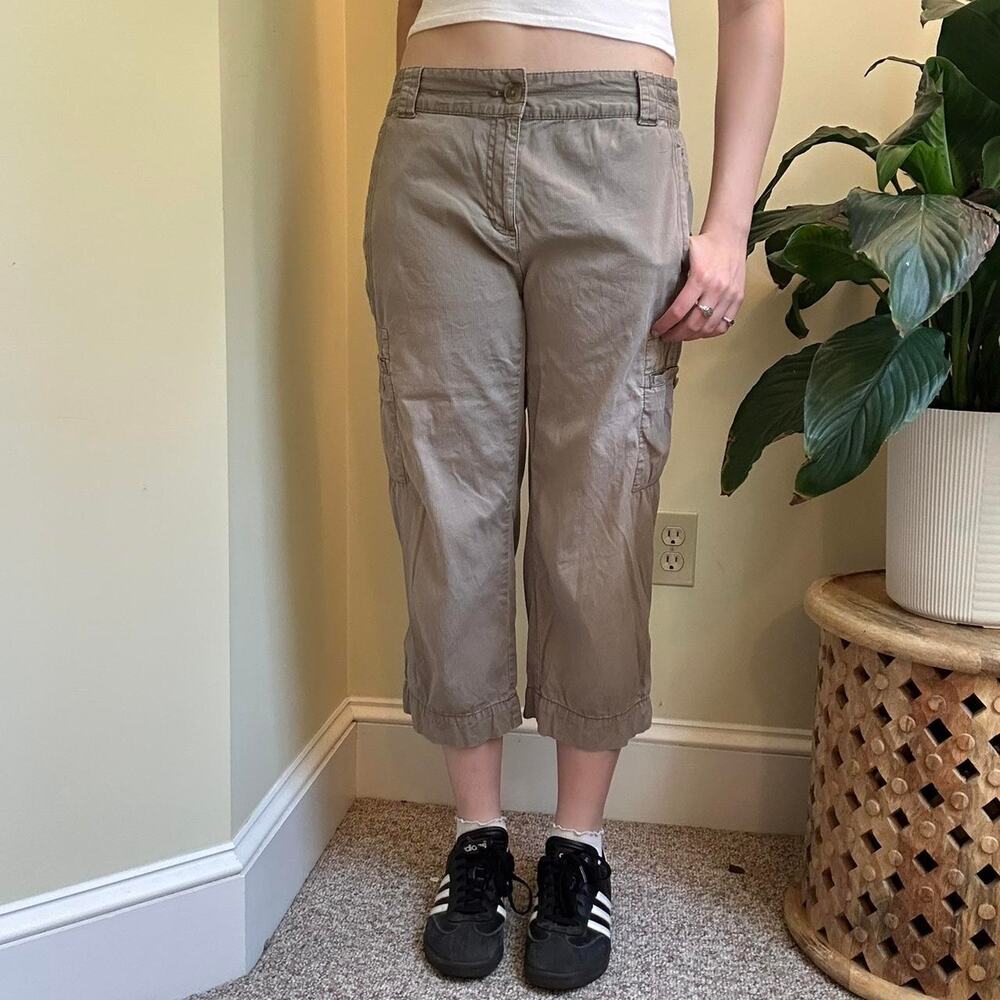 Vintage y2k charter club khaki cargo capri pants with a relaxed fit size 6